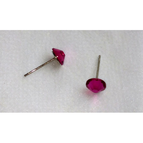 Серьги-гвоздики с розовыми камнями4